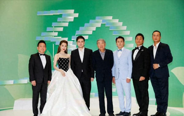 中博策略 《藏海传》剧组聚餐，黄觉靠边站，白冰脸凹又垮，C位无人敢争